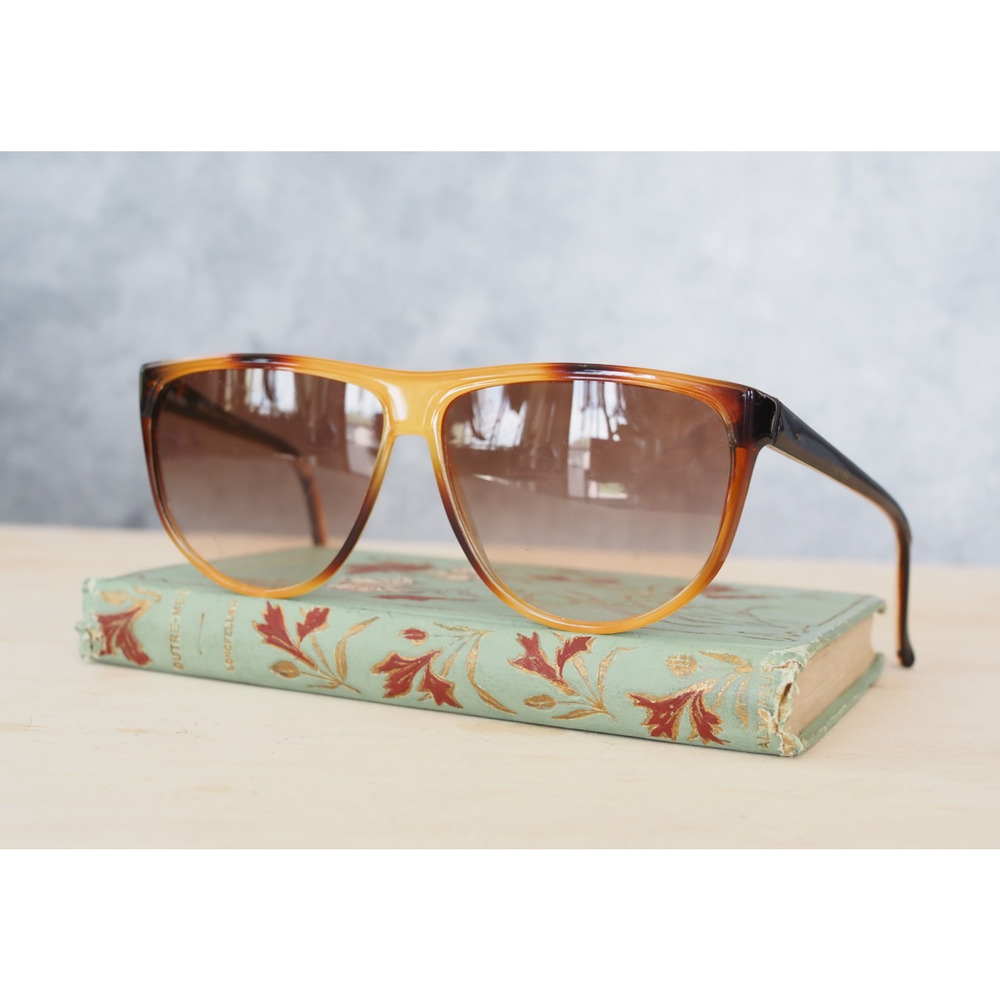 Vintage Sunglasses NOS 80s Made in Italy Grandmacore Classic Beachy